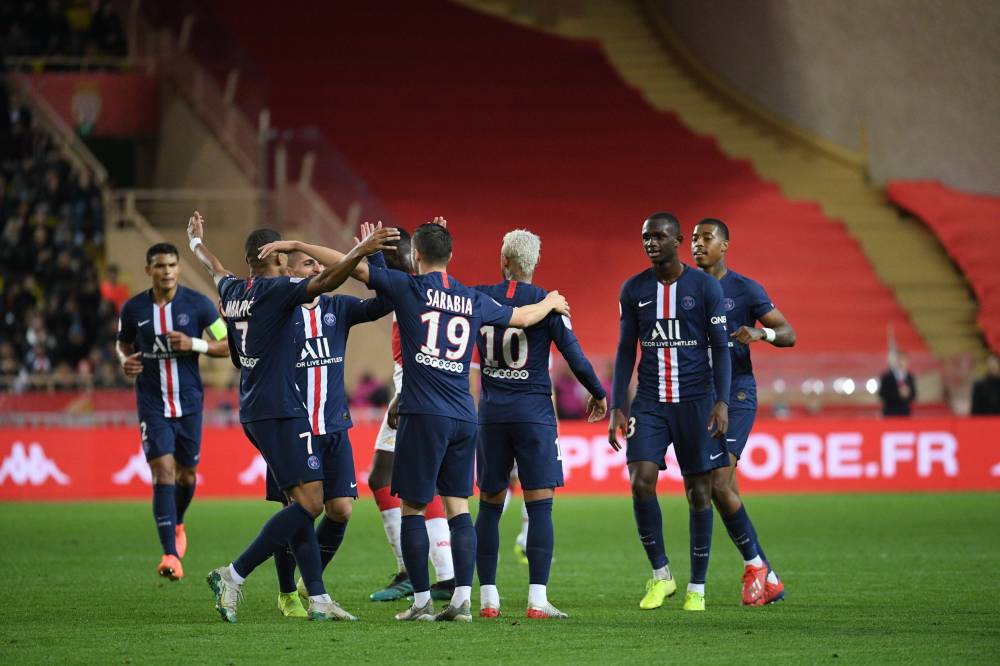  巴黎圣日耳曼豪取连胜，领跑法甲积分榜首位置